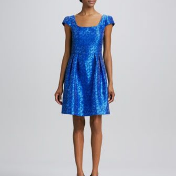 Kay Unger Dresses & Skirts - NWT Kay Unger metallic jacquard cocktail dress - 10